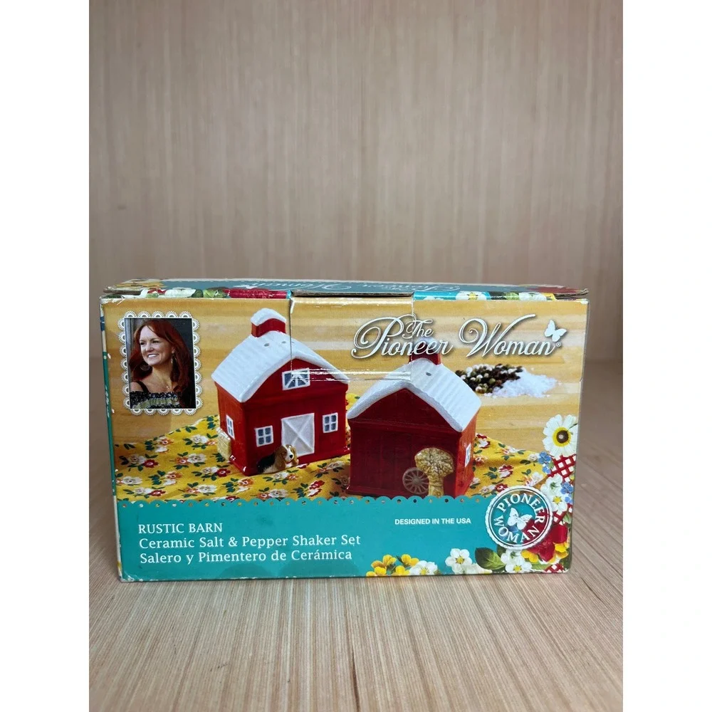 Pioneer Woman Rustic Barn Ceramic Salt and Pepper Shaker Set Red Farmhouse Dog